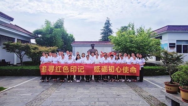 地产集团本部党支部开展“状畎红色印记 砥砺初心使命”主题党日运动